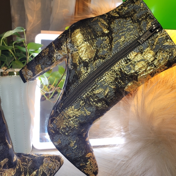 Sexy JS boots sz 6 true to size. Gold & Black ankle boots. Wore maybe 2 times. - Picture 2 of 13